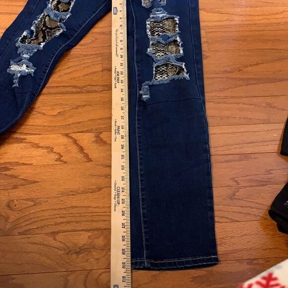 NWOT size 6 jeans - Picture 2 of 10